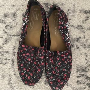 Black Floral Print Toms Size 6.5